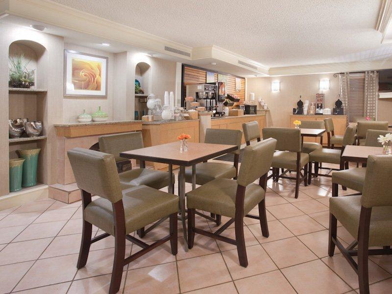 La Quinta Inn By Wyndham Denver Central Restaurant foto