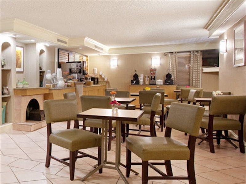 La Quinta Inn By Wyndham Denver Central Restaurant foto